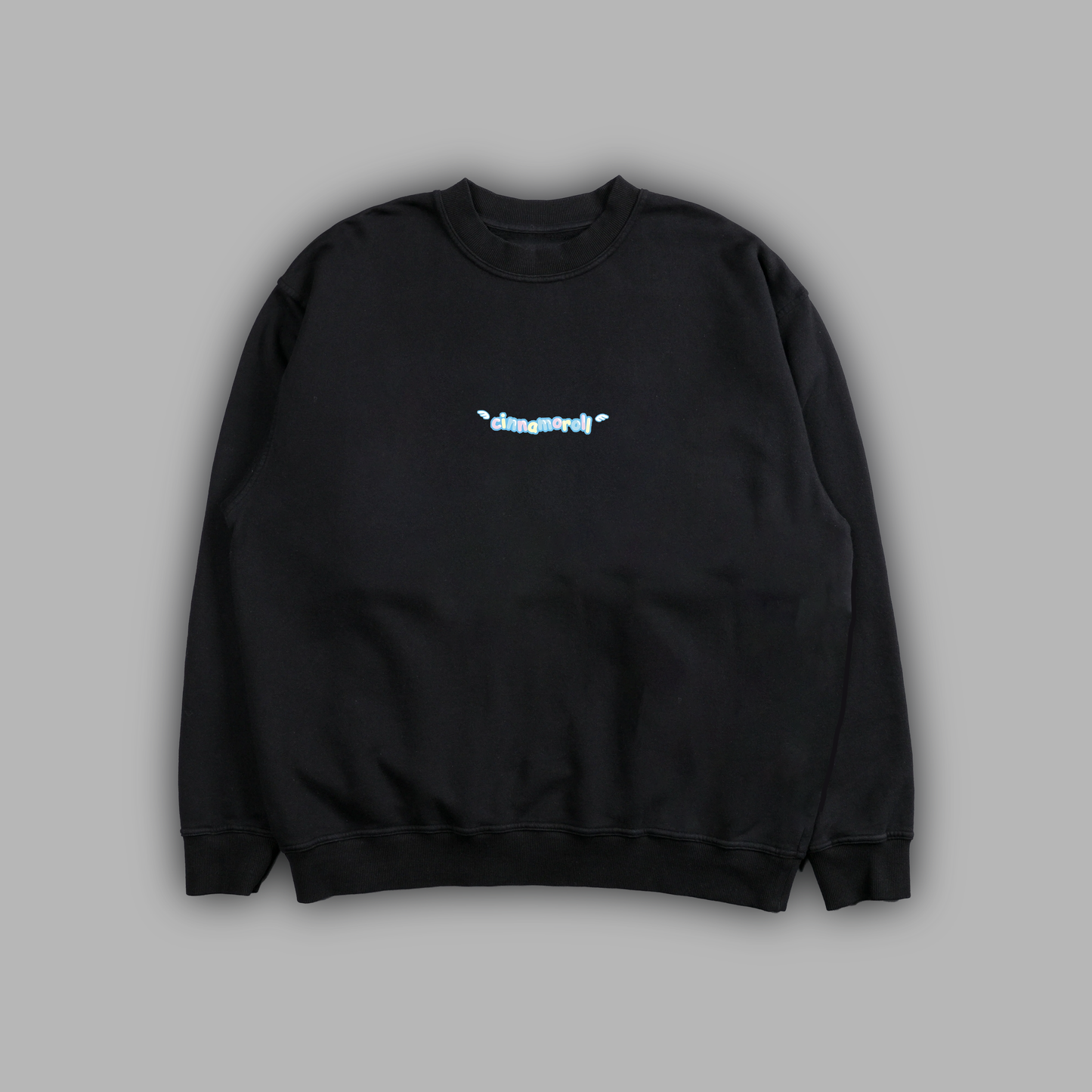 CINNAMOROL CREWNECK IN SHADOW BLACK